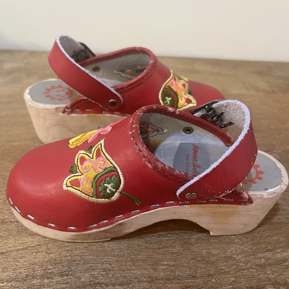 Hanna Andersson Red Floral Leather Wooden Clogs Girls EU 27 Back Strap READ‎